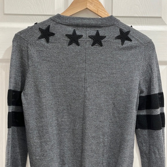 Givenchy Star Wool Grey Sweater - Picture 8 of 16